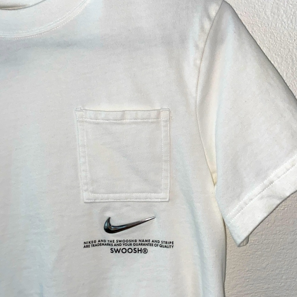 💋Nike Swoosh White Crop Top